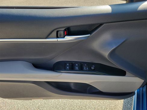 Used 2019 Toyota Camry SE image 14