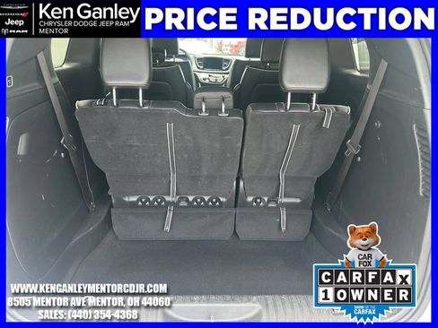 Used 2025 Chrysler Pacifica Limited FWD image 11