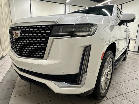 Used 2023 Cadillac Escalade Premium Luxury image 12