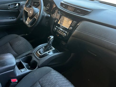 Used 2019 Nissan Rogue SV FWD image 17