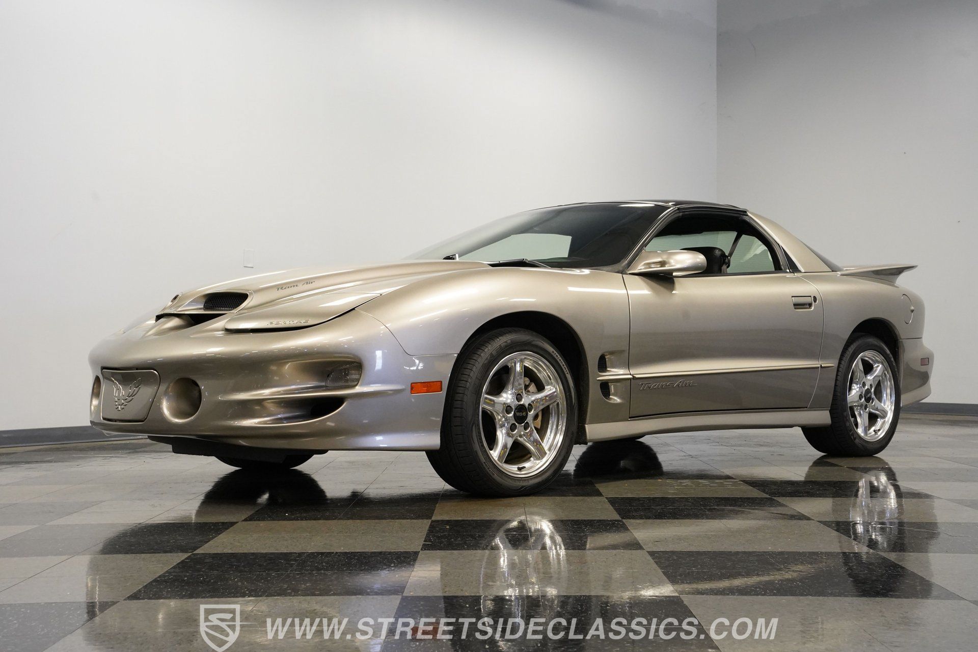 Used 2001 Pontiac Firebird Trans Am RWD image 22