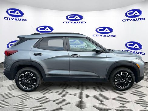 Used 2022 Chevrolet TrailBlazer LT FWD image 2