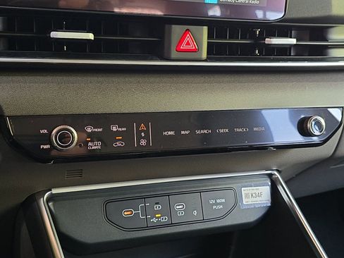 New 2026 Kia Carnival EX image 22