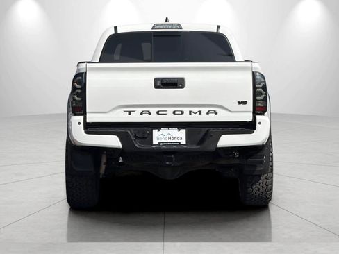 Used 2021 Toyota Tacoma TRD Off-Road w/ TRD Premium Off Road Package AWD/4WD image 7