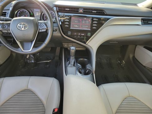 Used 2018 Toyota Camry SE w/ Convenience Package FWD image 9