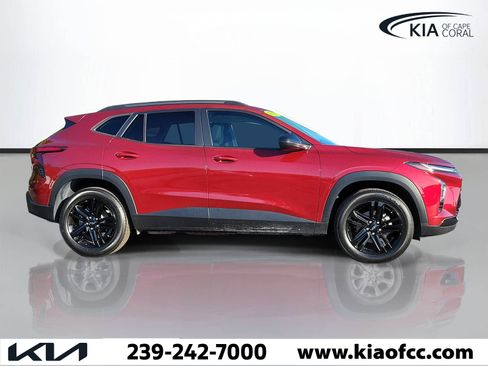 Used 2024 Chevrolet Trax ACTIV w/ Sunroof Package FWD image 3