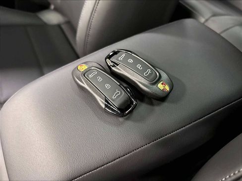 Used 2026 Porsche Macan 4 Electric AWD/4WD image 38