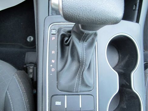 Used 2020 Kia Sorento LX FWD image 15