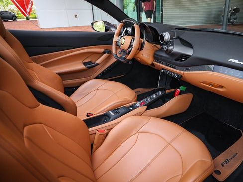 Used 2022 Ferrari F8 Tributo RWD image 40