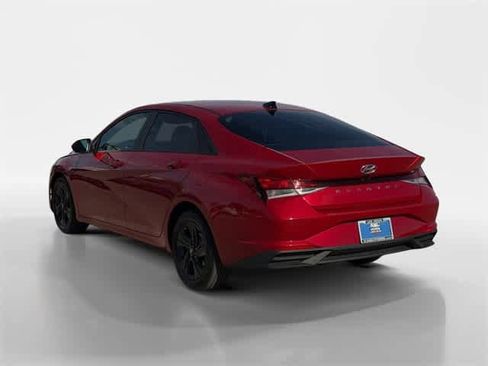 Certified 2022 Hyundai Elantra SEL w/ Convenience Package image 3