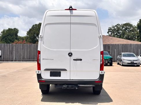 Used 2025 Mercedes-Benz Sprinter 2500 image 5