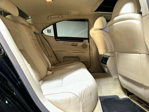 Used 2014 Lexus LS 460 AWD w/ Comfort Package image 33