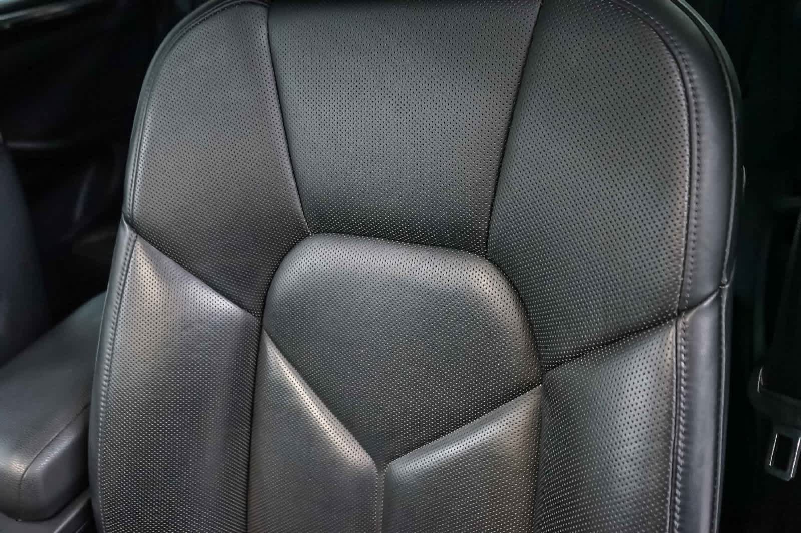 Certified 2024 Porsche Macan AWD/4WD image 31