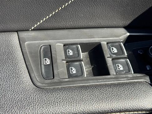 Used 2022 Volkswagen Tiguan SEL R-Line AWD/4WD image 19