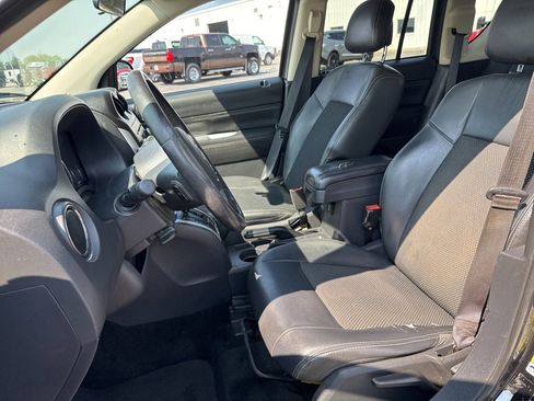 Used 2014 Jeep Compass Latitude image 13