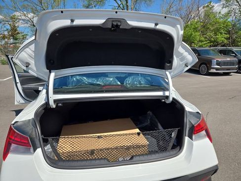 New 2026 Hyundai Elantra Hybrid FWD image 23