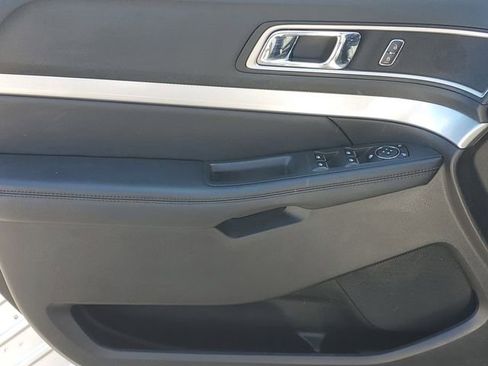 Used 2017 Ford Explorer XLT AWD/4WD image 17