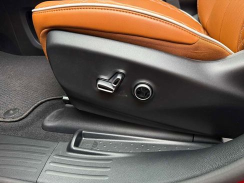 New 2026 Chrysler Pacifica Pinnacle image 28