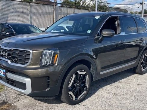 Used 2025 Kia Telluride S image 26
