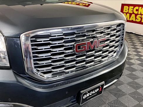 Used 2020 GMC Yukon Denali w/ Denali Premium Package image 28