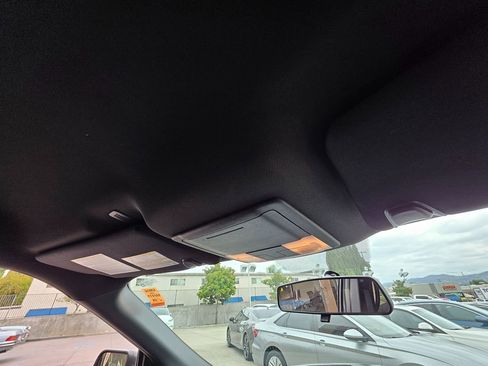 Used 2019 Ford Explorer XLT image 21