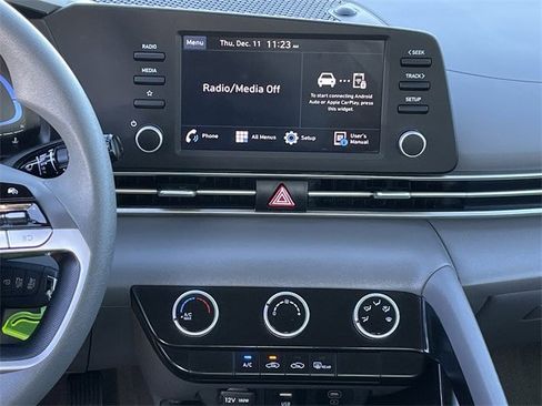 Used 2025 Hyundai Elantra SE image 15