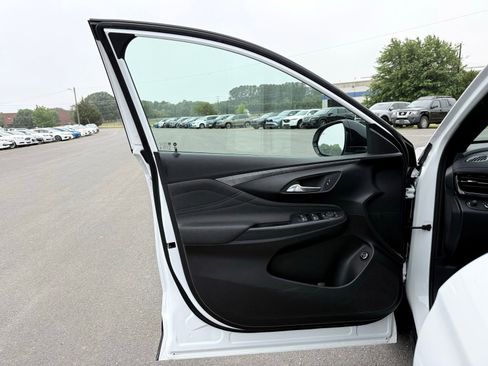 Used 2025 Buick Envista Sport Touring w/ Convenience II Package FWD image 16