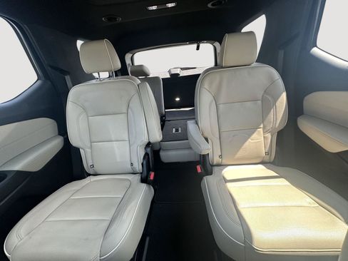 Used 2022 Chevrolet Traverse Premier AWD/4WD image 12