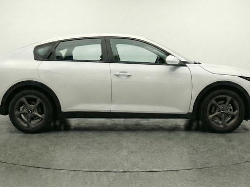 Used 2025 Kia K4 LXS FWD image 11