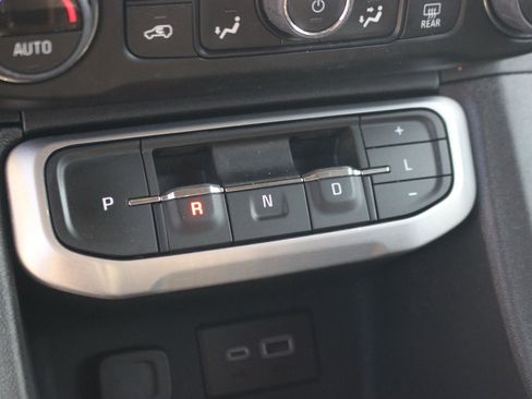 Used 2023 GMC Acadia SLE w/ Driver Convenience Package FWD image 30