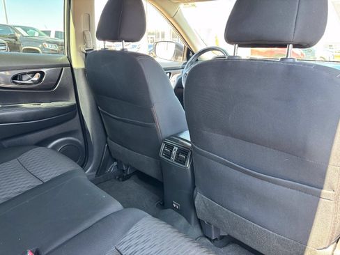 Used 2020 Nissan Rogue SV FWD image 14