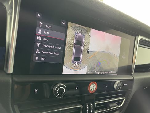 Used 2025 Porsche Macan image 24