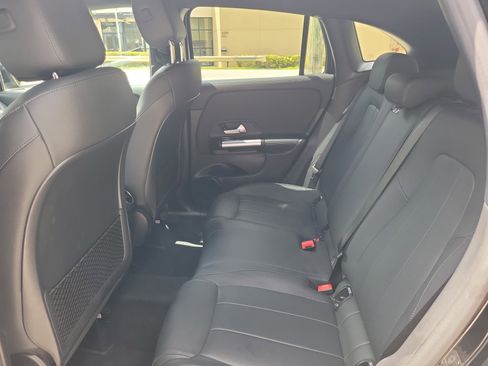Used 2025 Mercedes-Benz GLA 250 image 26