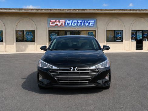 Used 2020 Hyundai Elantra SE FWD image 3
