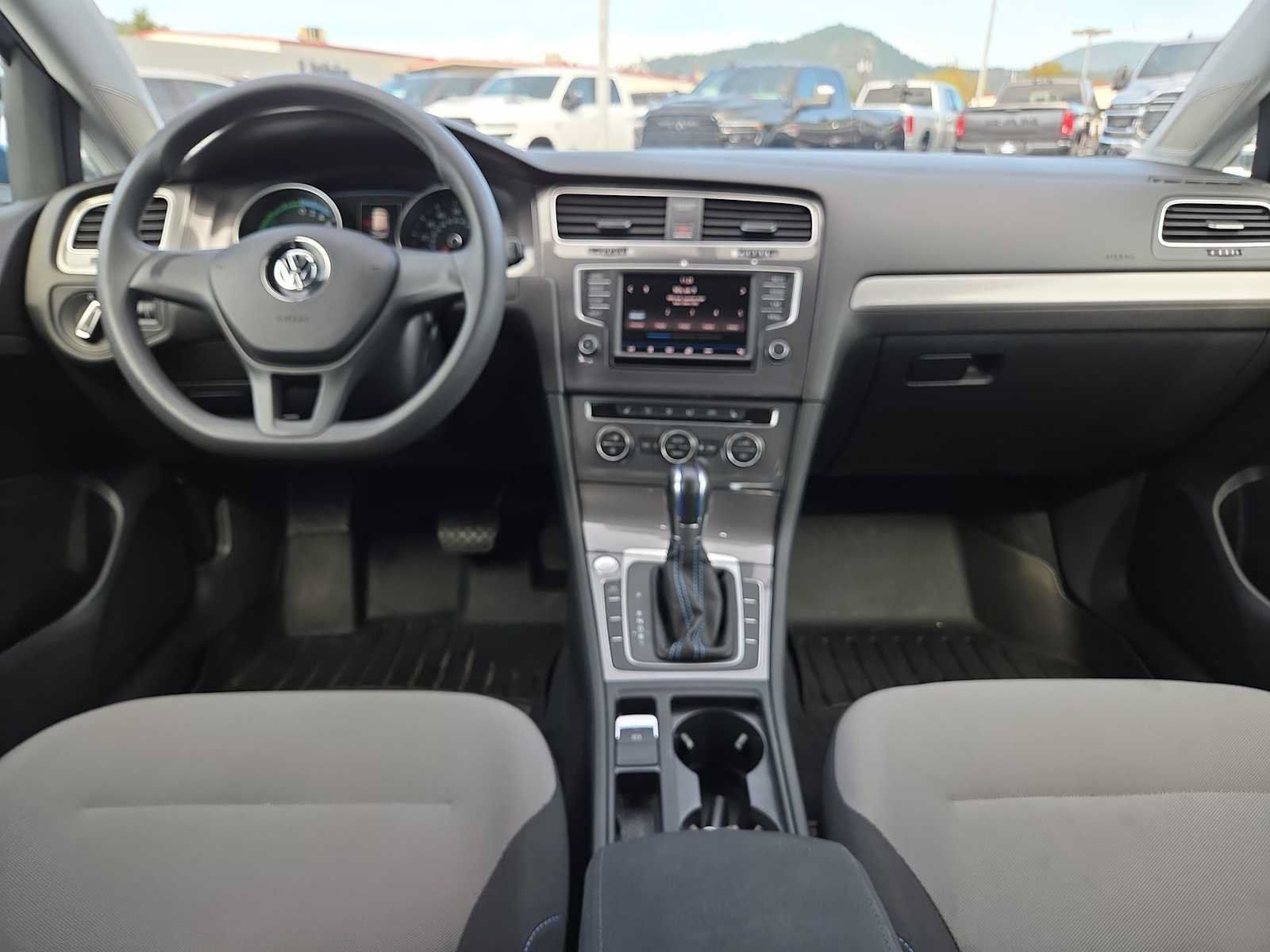 Used 2016 Volkswagen e-Golf SE w/ DC Fast Charging Package FWD image 18