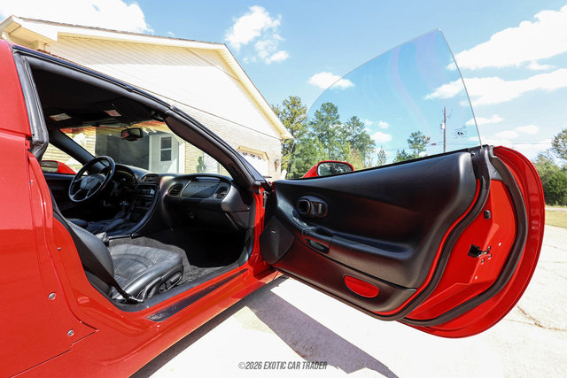 Used 2003 Chevrolet Corvette Coupe w/ Preferred Equipment Group RWD image 31