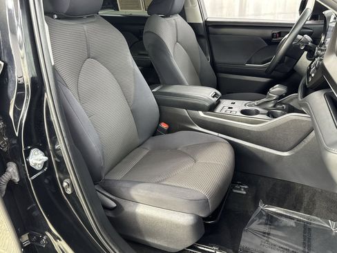 Used 2023 Toyota Highlander L image 32