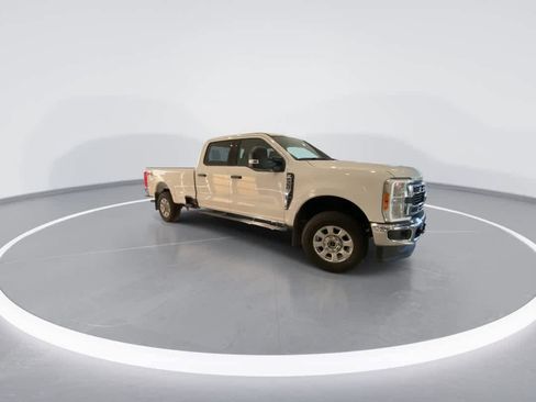 Used 2023 Ford F350 XLT w/ FX4 Off-Road Package AWD/4WD image 2