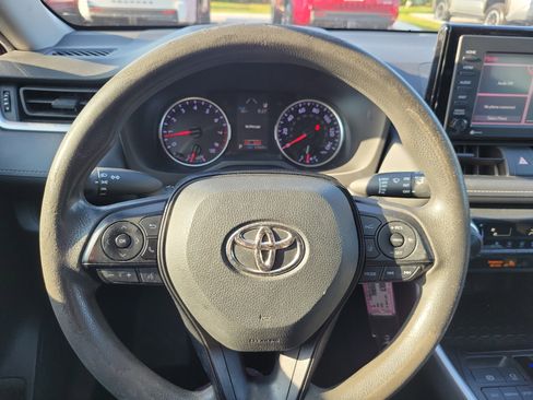Used 2020 Toyota RAV4 LE FWD image 23