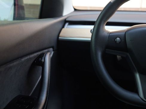 Used 2021 Tesla Model Y 2WD image 32