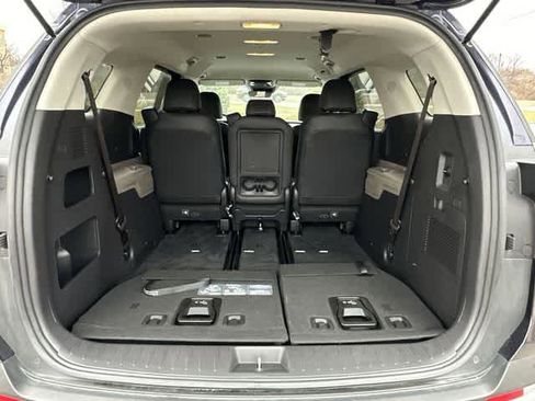 Used 2025 Kia Carnival image 28