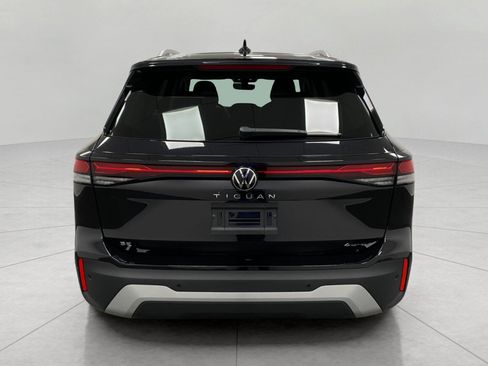 Certified 2026 Volkswagen Tiguan SE AWD/4WD image 4