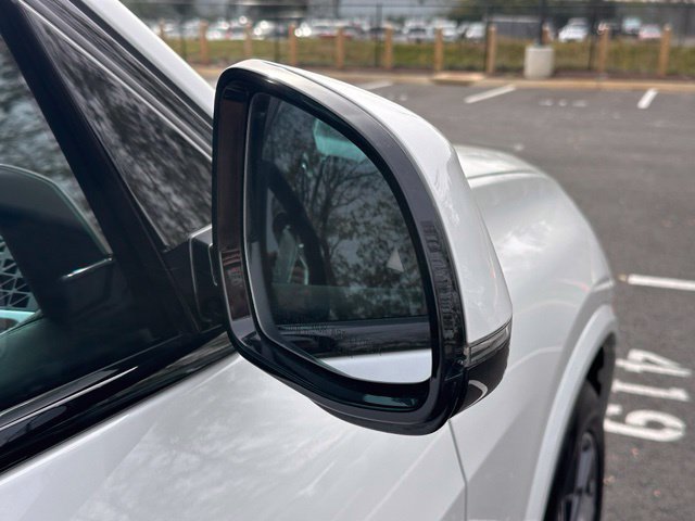 Used 2025 BMW X5 xDrive40i w/ M Sport Package AWD/4WD image 14