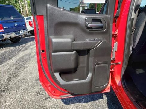 Used 2019 Chevrolet Silverado 1500 Custom w/ Custom Value Package AWD/4WD image 13