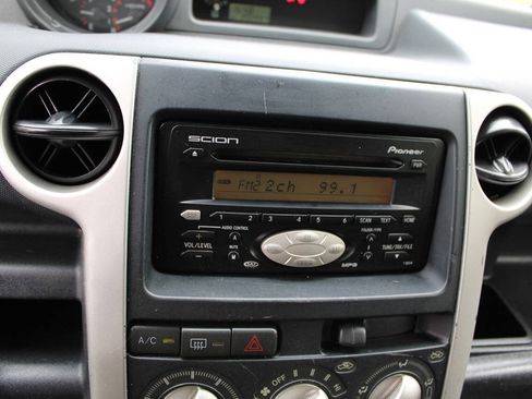 Used 2005 Scion xB FWD image 21