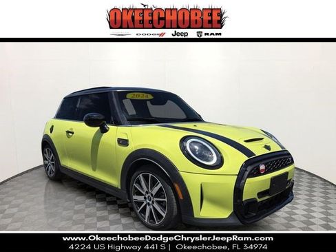 Used 2024 MINI Cooper S w/ Signature Upholstery Package FWD image 2