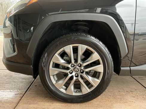 Used 2022 Toyota RAV4 XLE Premium image 26