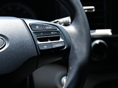 Used 2022 Hyundai Venue Limited FWD image 16