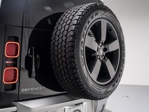 Used 2023 Land Rover Defender 110 S AWD/4WD image 29