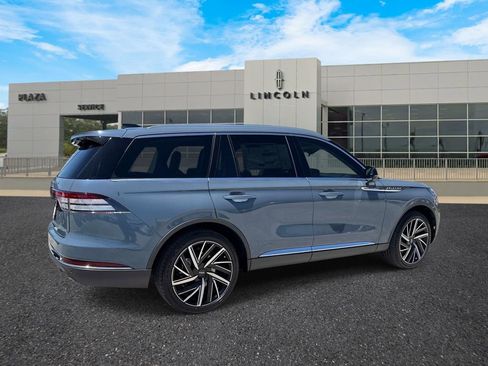 New 2026 Lincoln Aviator Reserve image 3